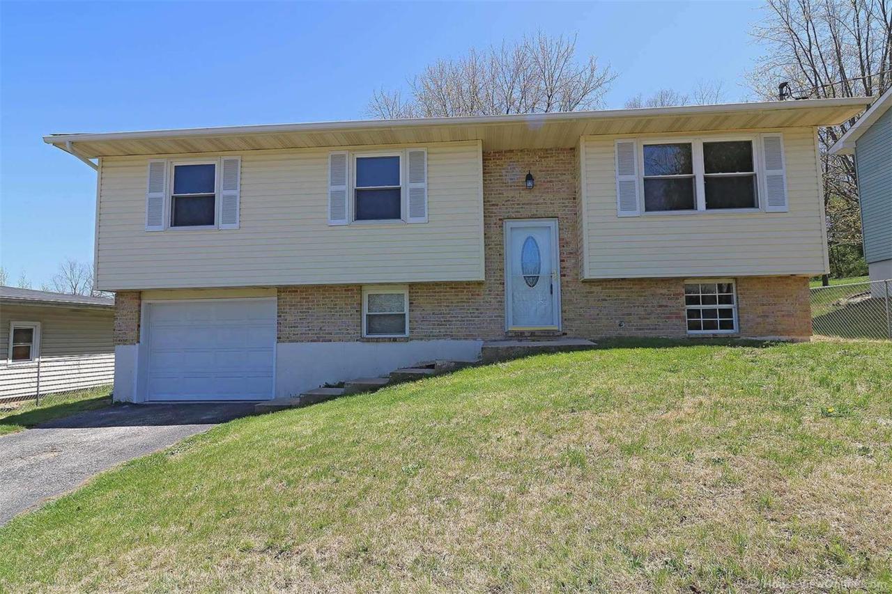 1103 Louise Street - Photo 1
