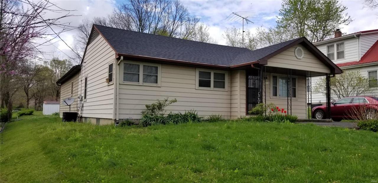 2716 Bloomfield - Photo 1