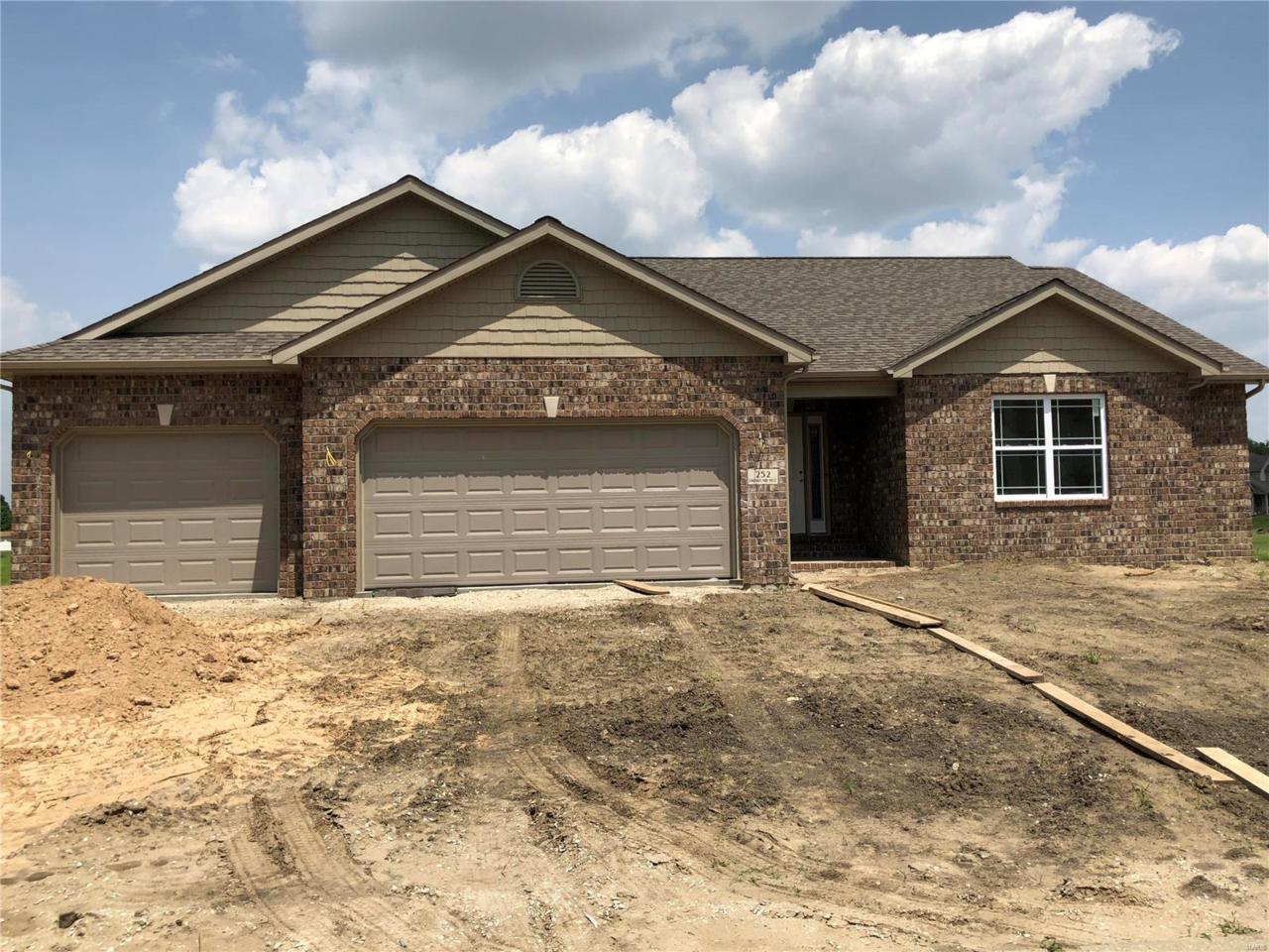 252 Emerald Way - Photo 1