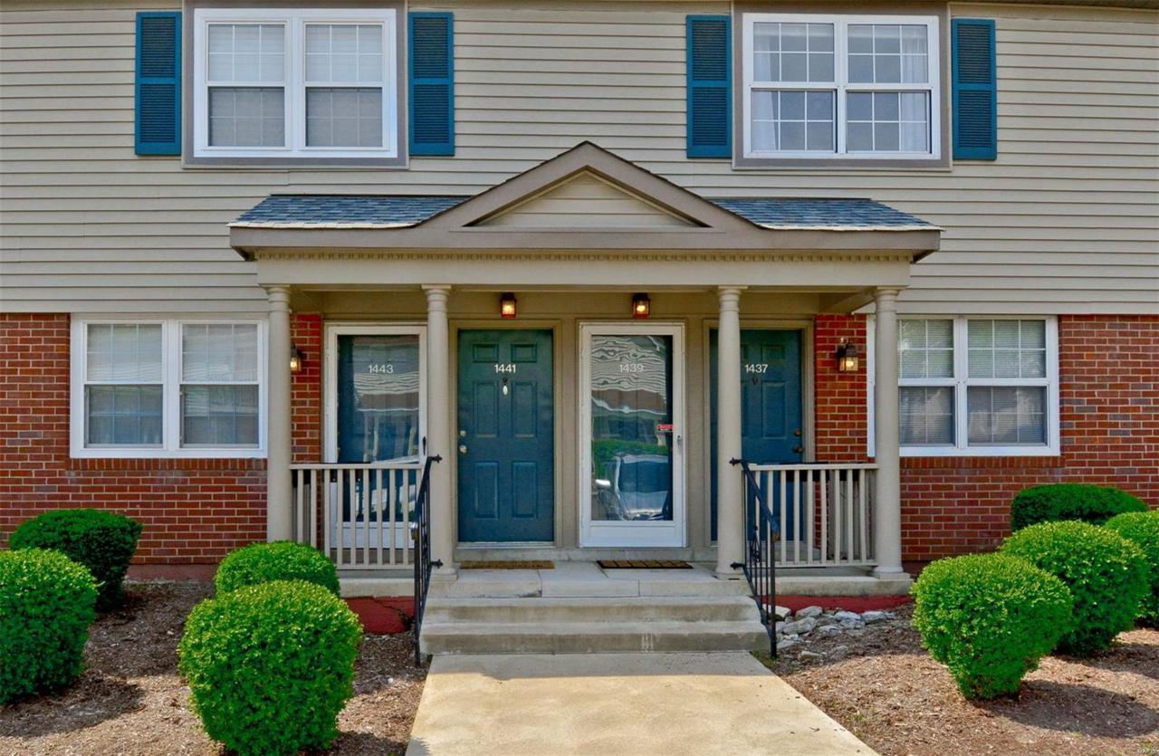 1439 Bobolink Place - Photo 1
