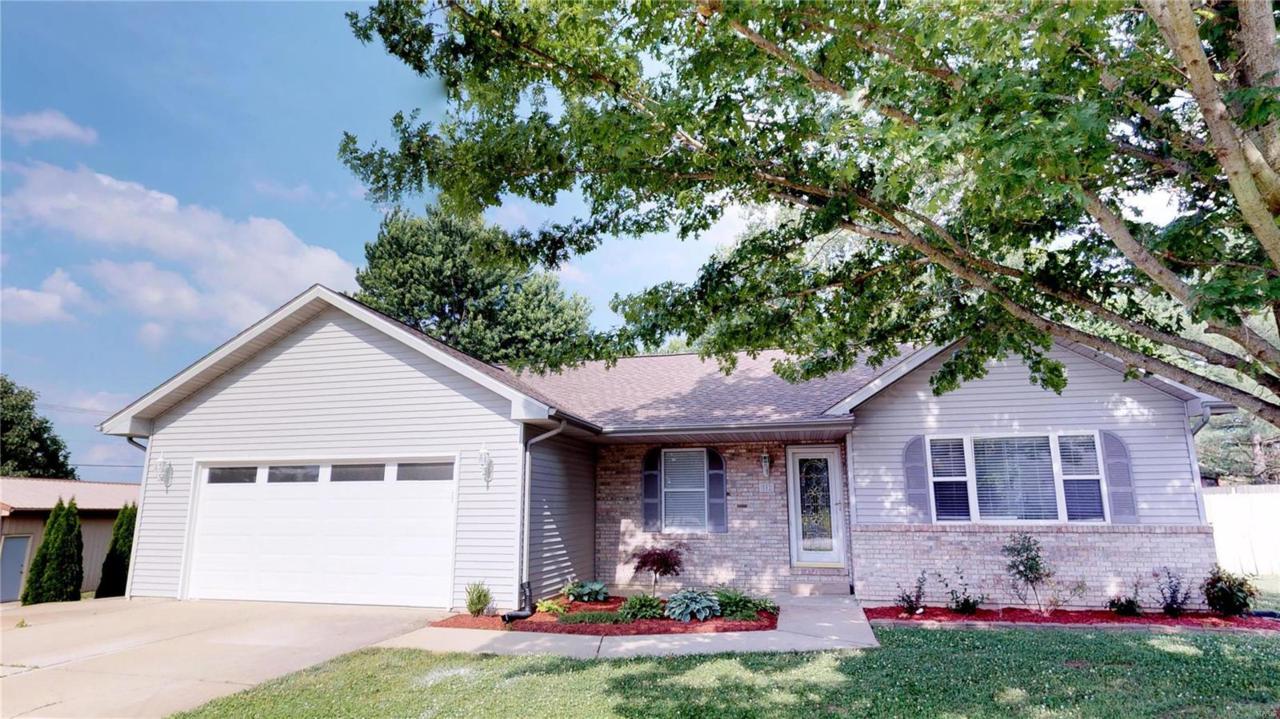 802 Victoria Lane - Photo 1