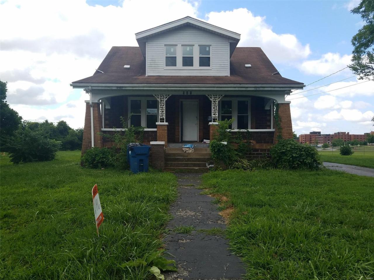 941 Riley Avenue - Photo 1