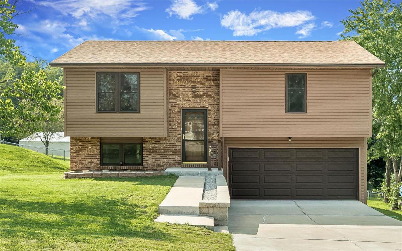 721 Lincoln Drive - Photo 1