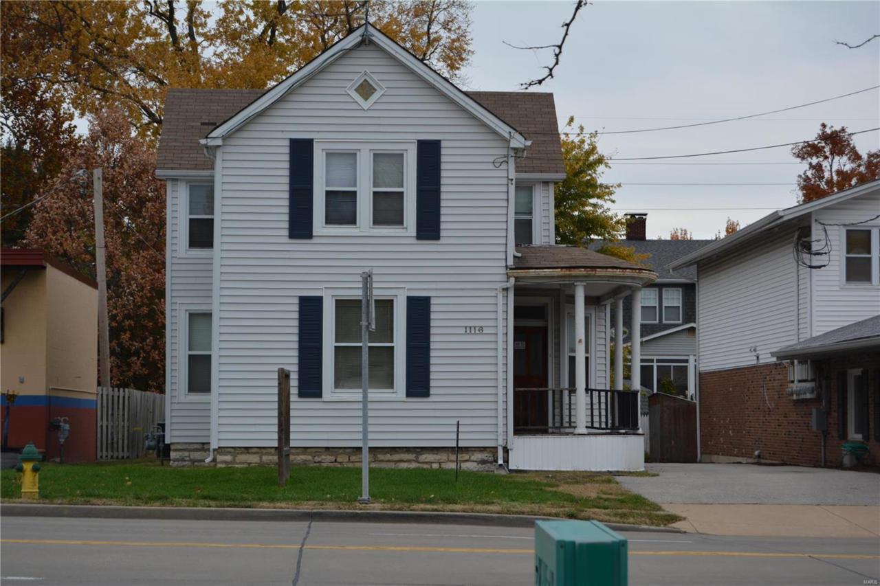1116 First Capitol - Photo 1