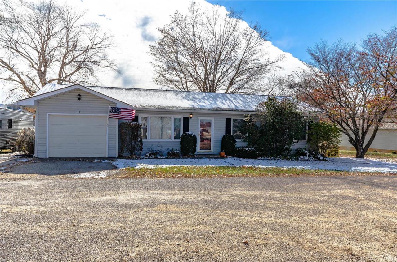 119 Lakeview Circle - Photo 1