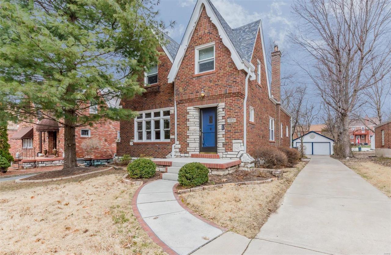 8411 Roanoke Drive - Photo 1