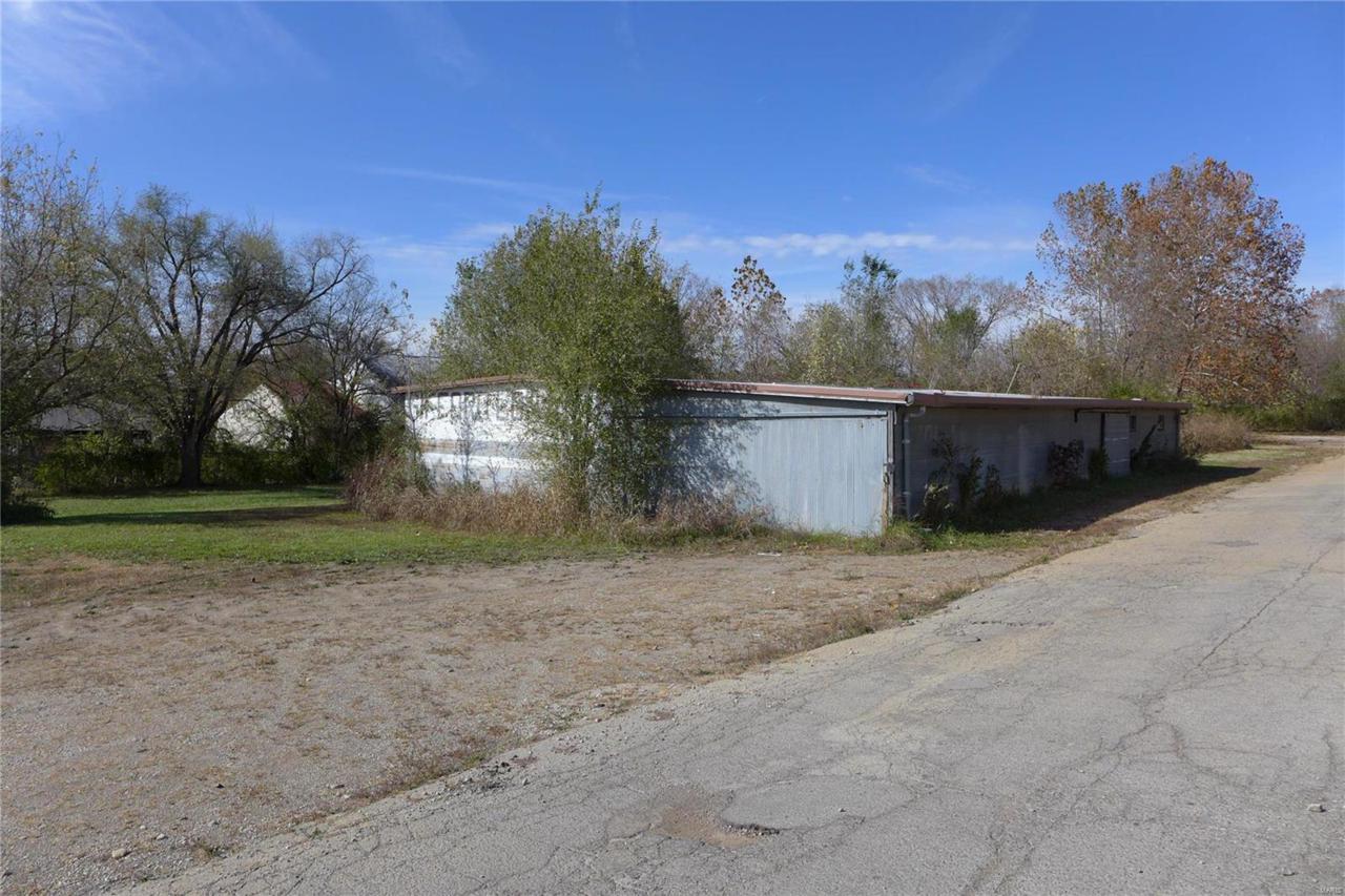 611 Allen Street - Photo 1