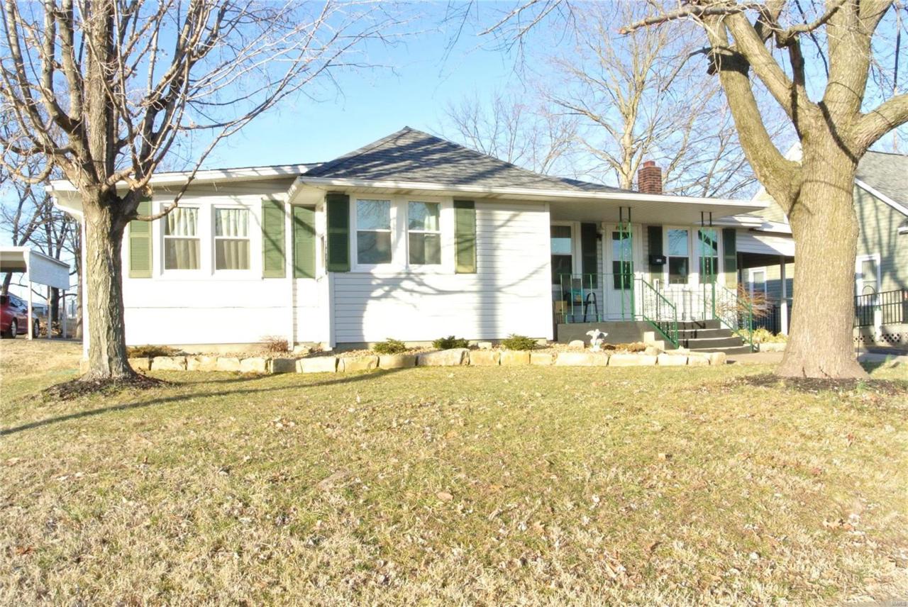 1004 Edgemont - Photo 1