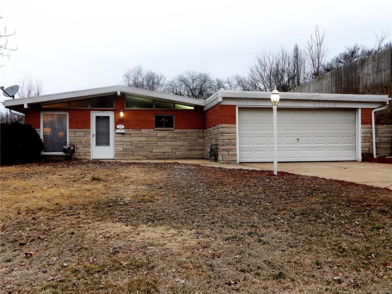 715 Ridgeway - Photo 1