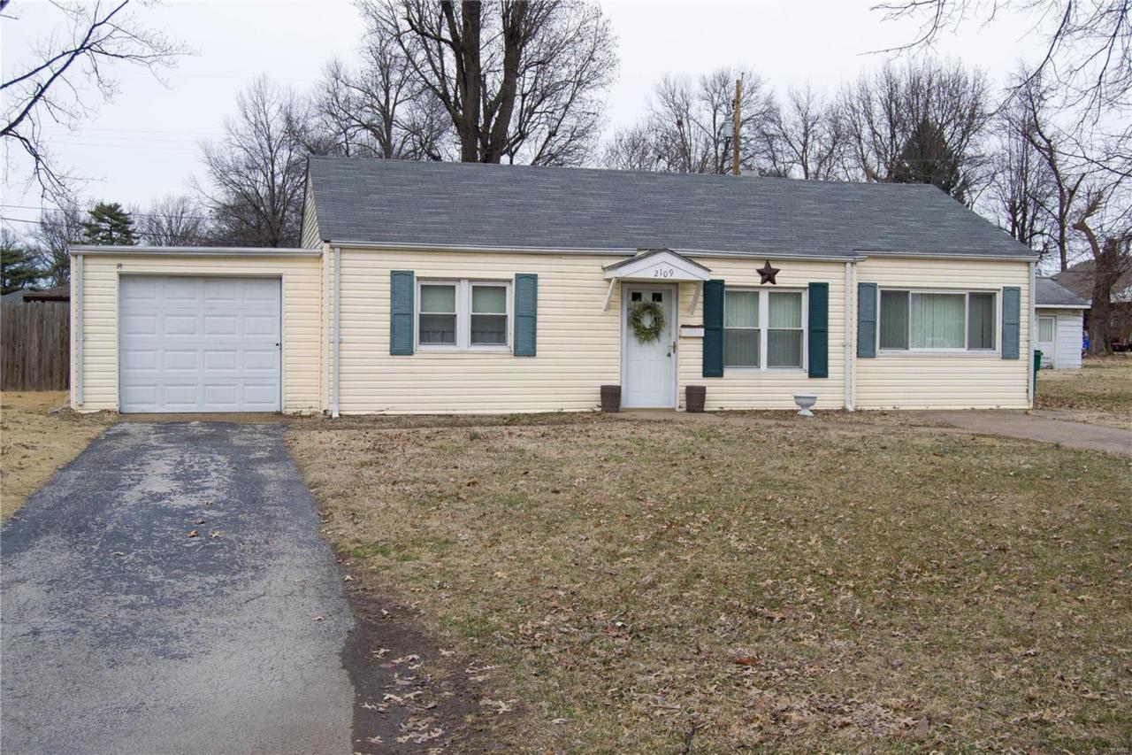 2109 Garfield Avenue - Photo 1