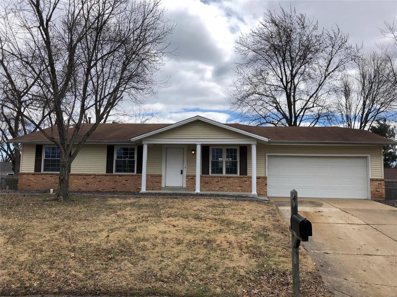 4 Oak Point - Photo 1