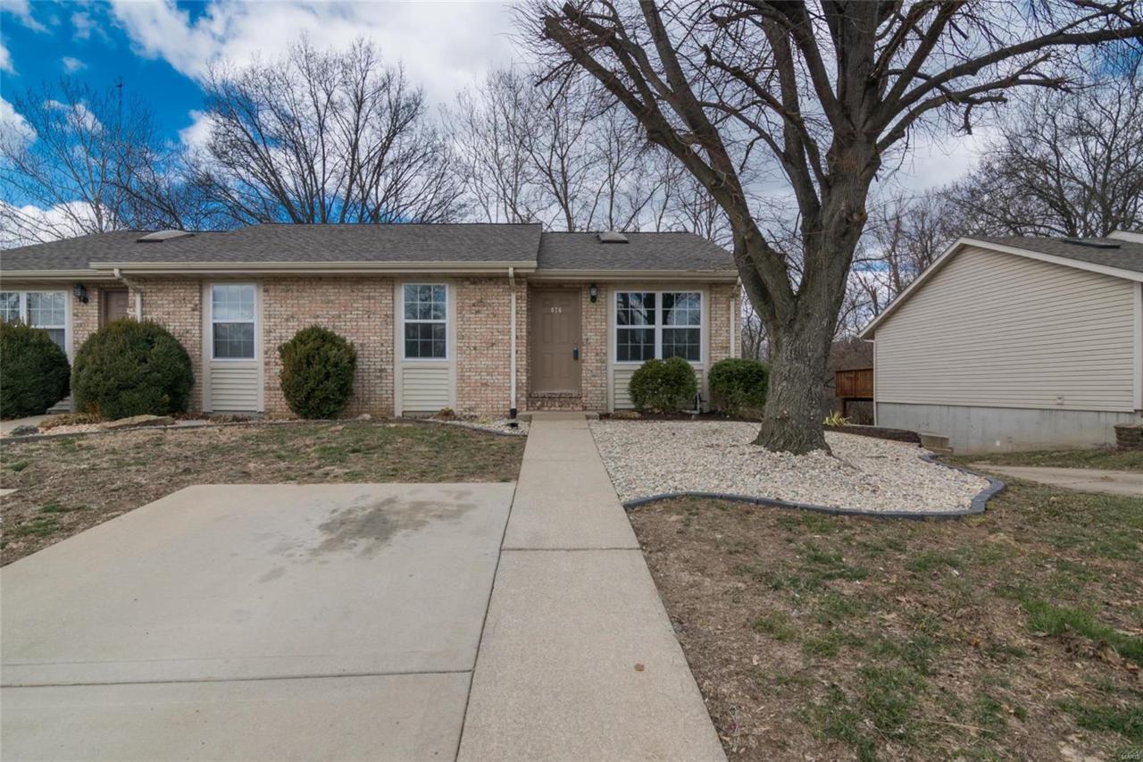 876 Lester Avenue - Photo 1