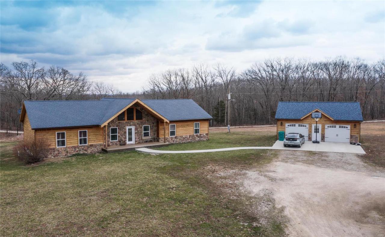 2083 Lindberg - Photo 1