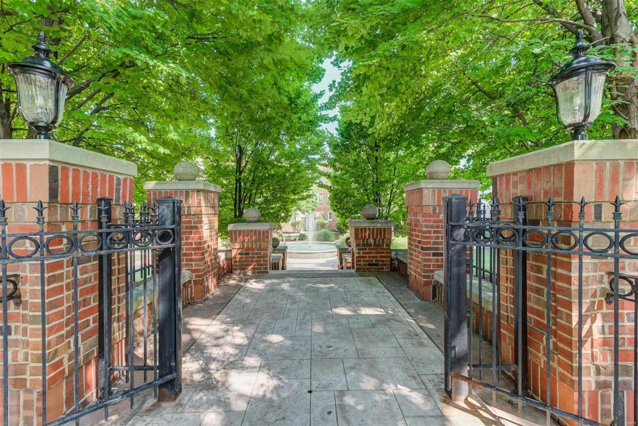 7749 Kingsbury Boulevard - Photo 1