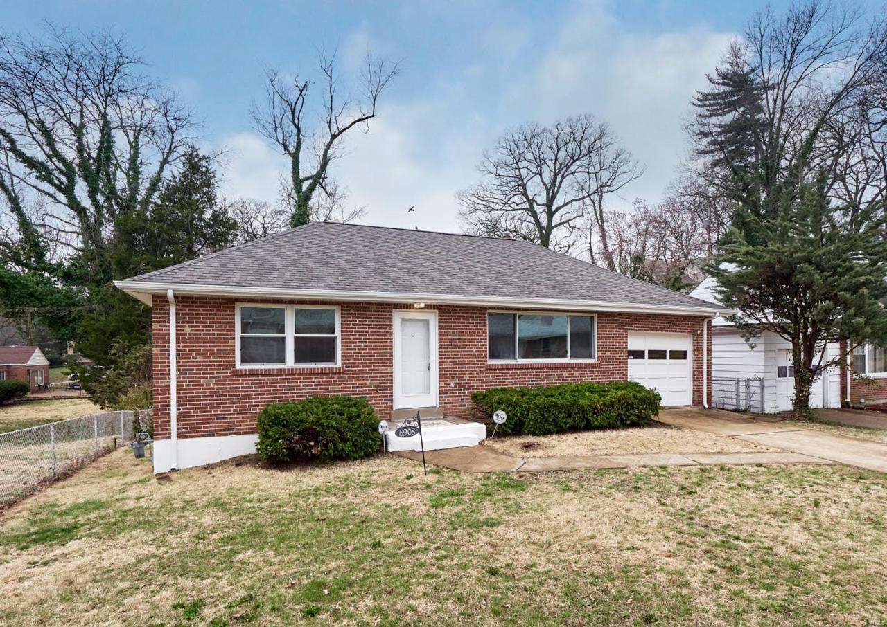 6908 Groveland - Photo 1