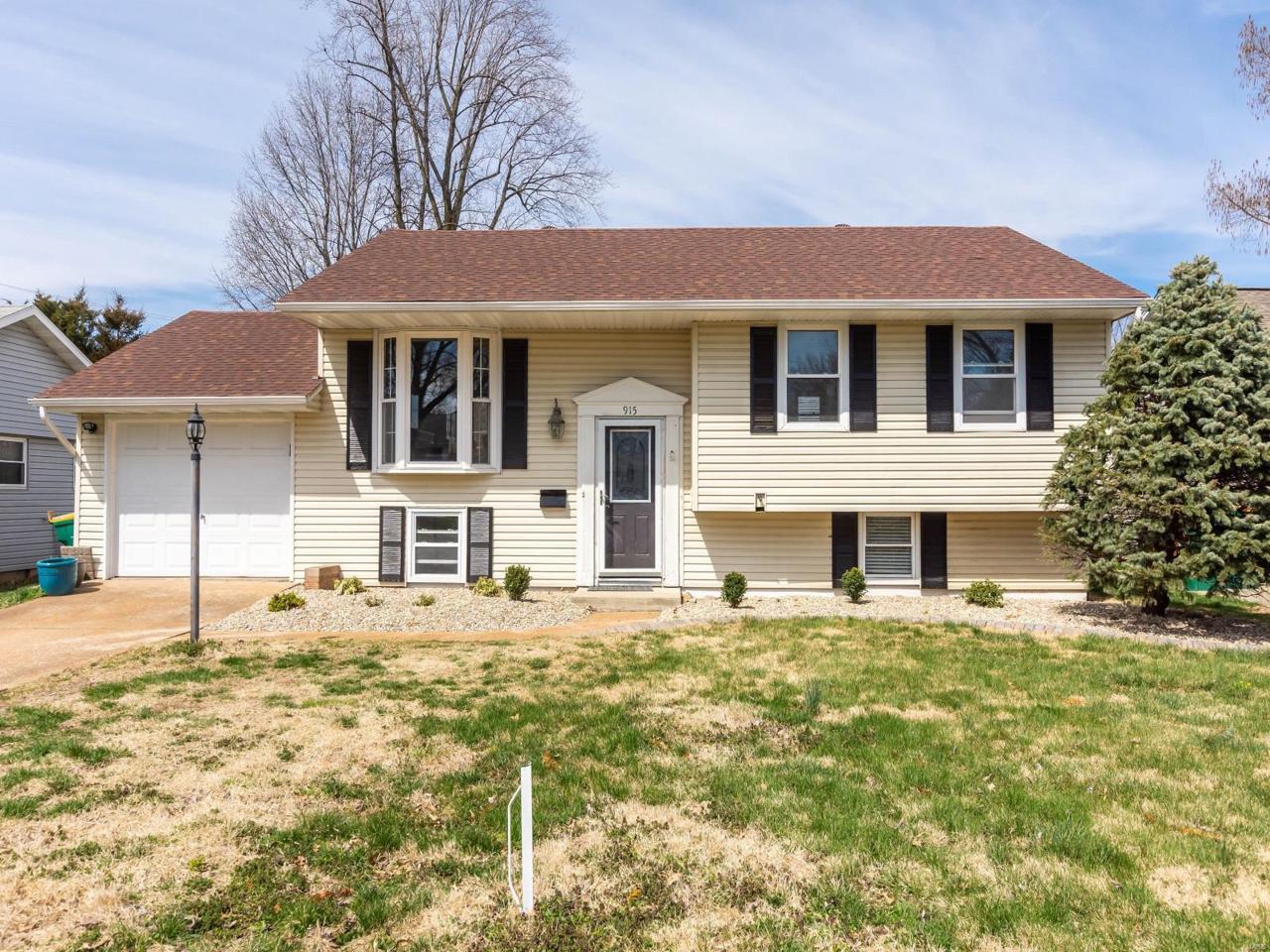 915 Corrington - Photo 1