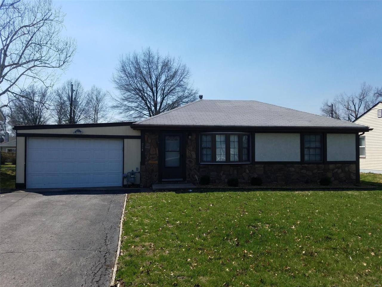 214 Parkway Drive - Photo 1