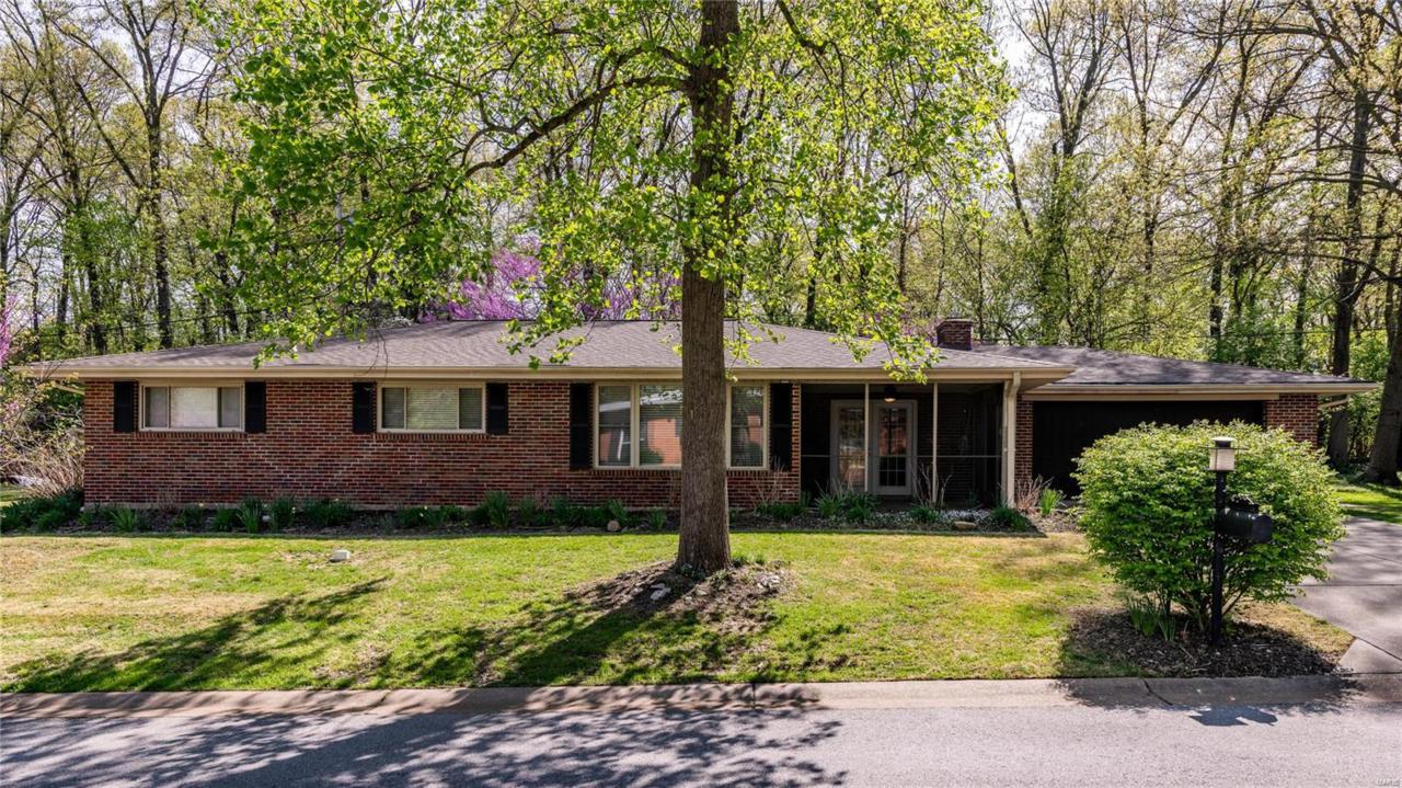 2316 Divot Drive - Photo 1
