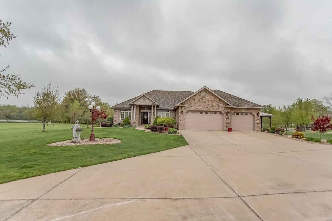 84 Della Lane - Photo 1