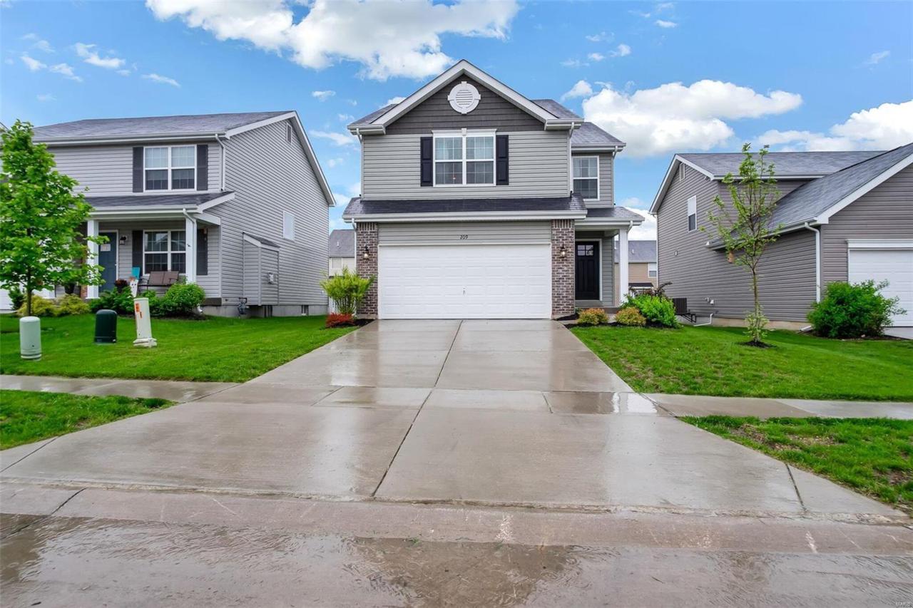 209 Pecan Bluffs Drive - Photo 1