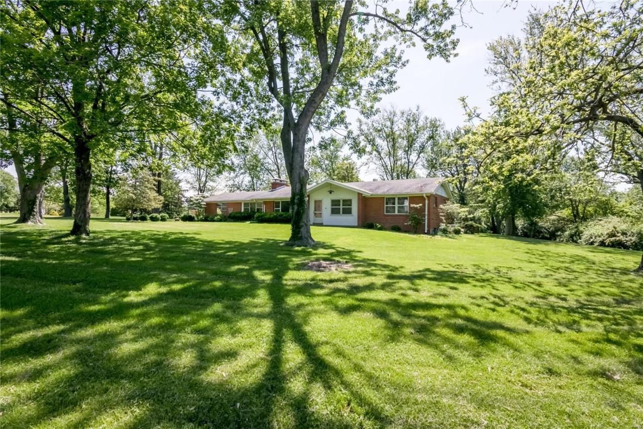 114 Hawthorne Est - Photo 1