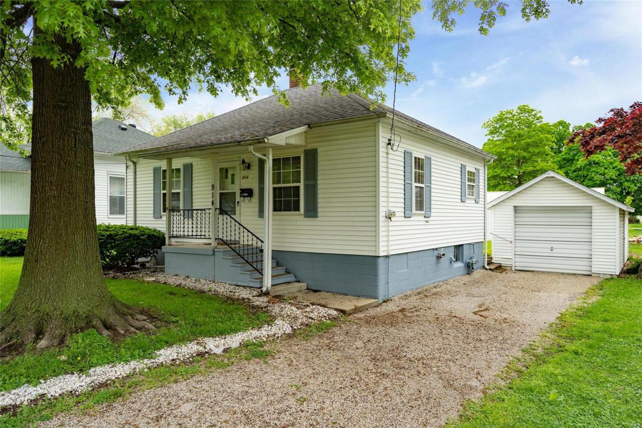 914 Walnut - Photo 1