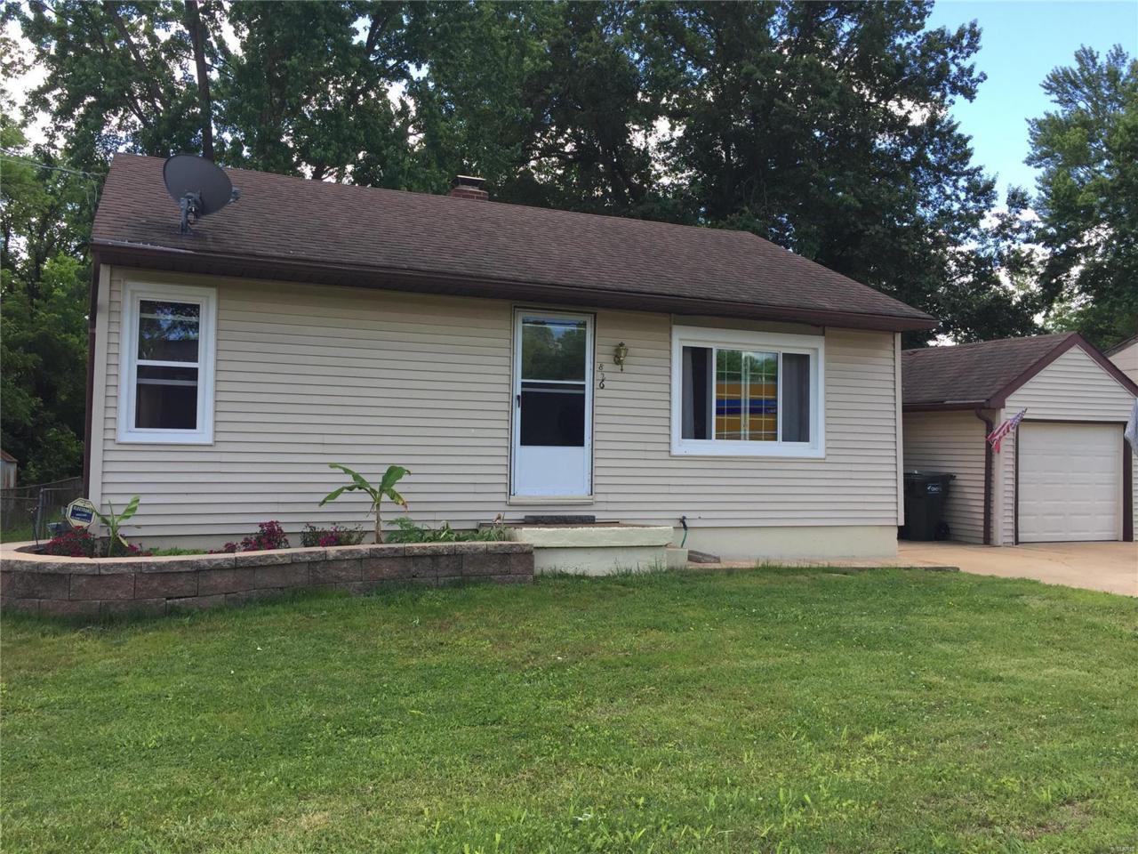 826 Sun Valley - Photo 1
