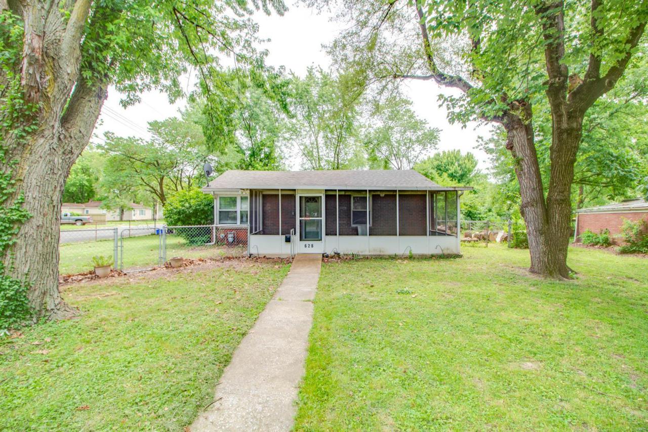 628 Valley Drive - Photo 1