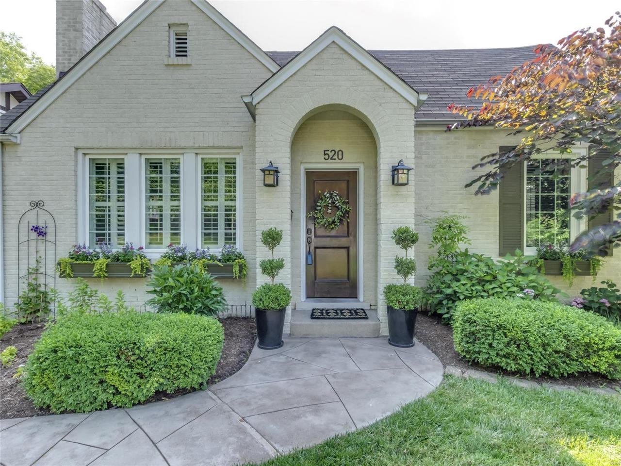 520 West Drive - Photo 1