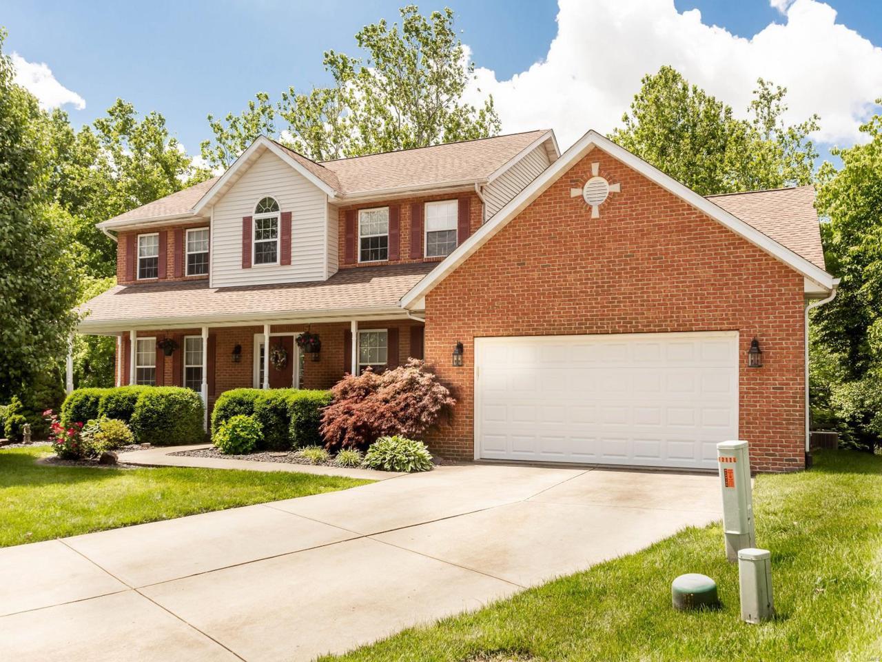 212 Lamplight Court - Photo 1