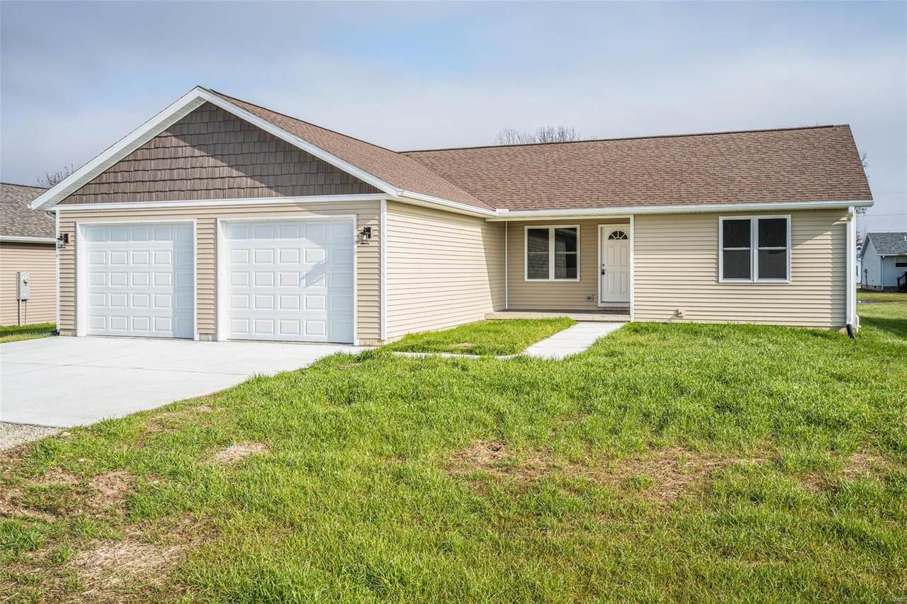 322 Walnut St - Photo 1