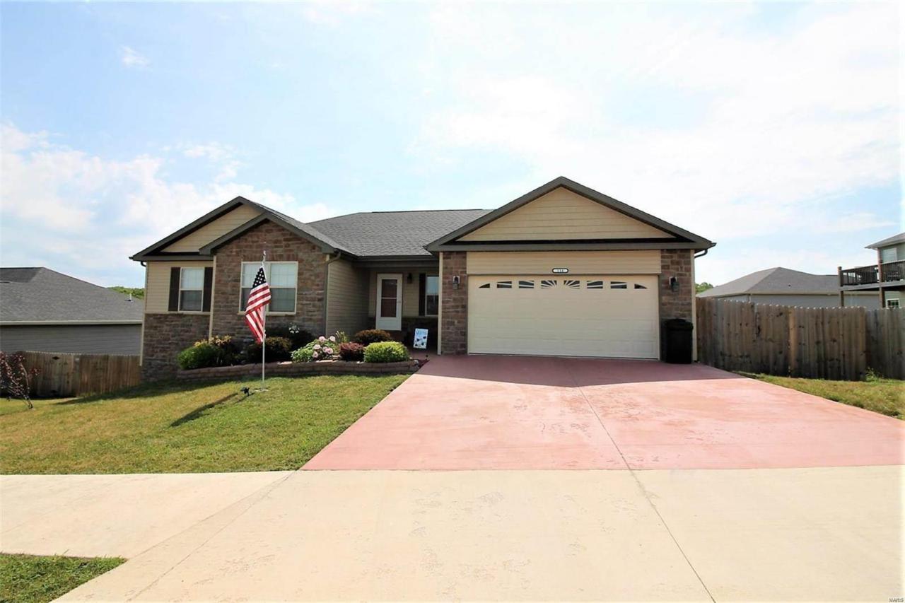 114 Sandstone Drive - Photo 1
