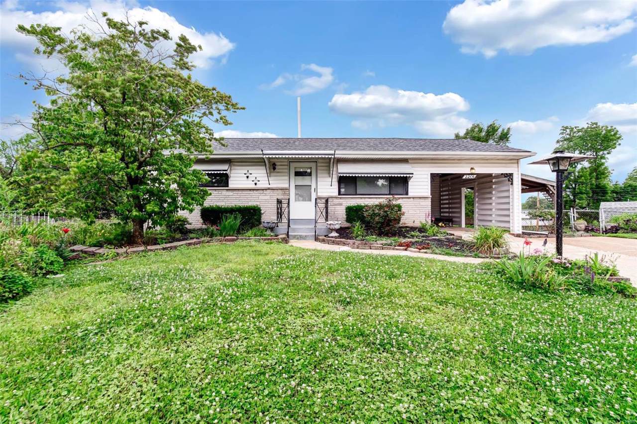 2201 Glencannon - Photo 1