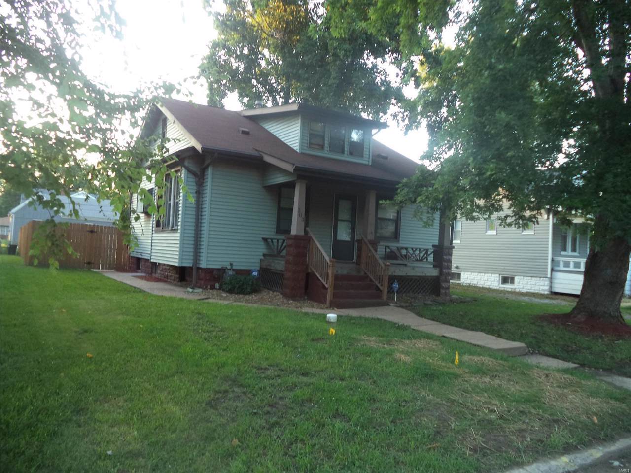 303 40th - Photo 1