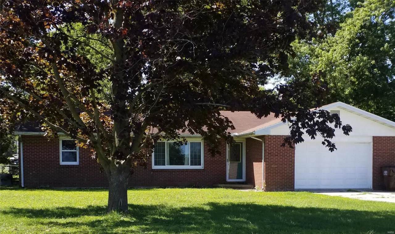 715 Carlinville Road - Photo 1