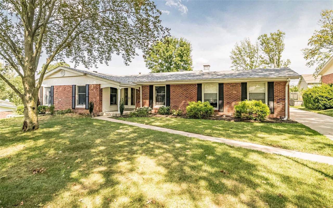 336 Greenbriar Lane - Photo 1