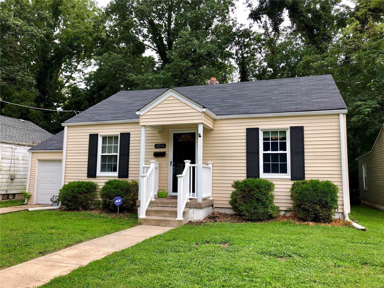 3214 Hawthorne - Photo 1