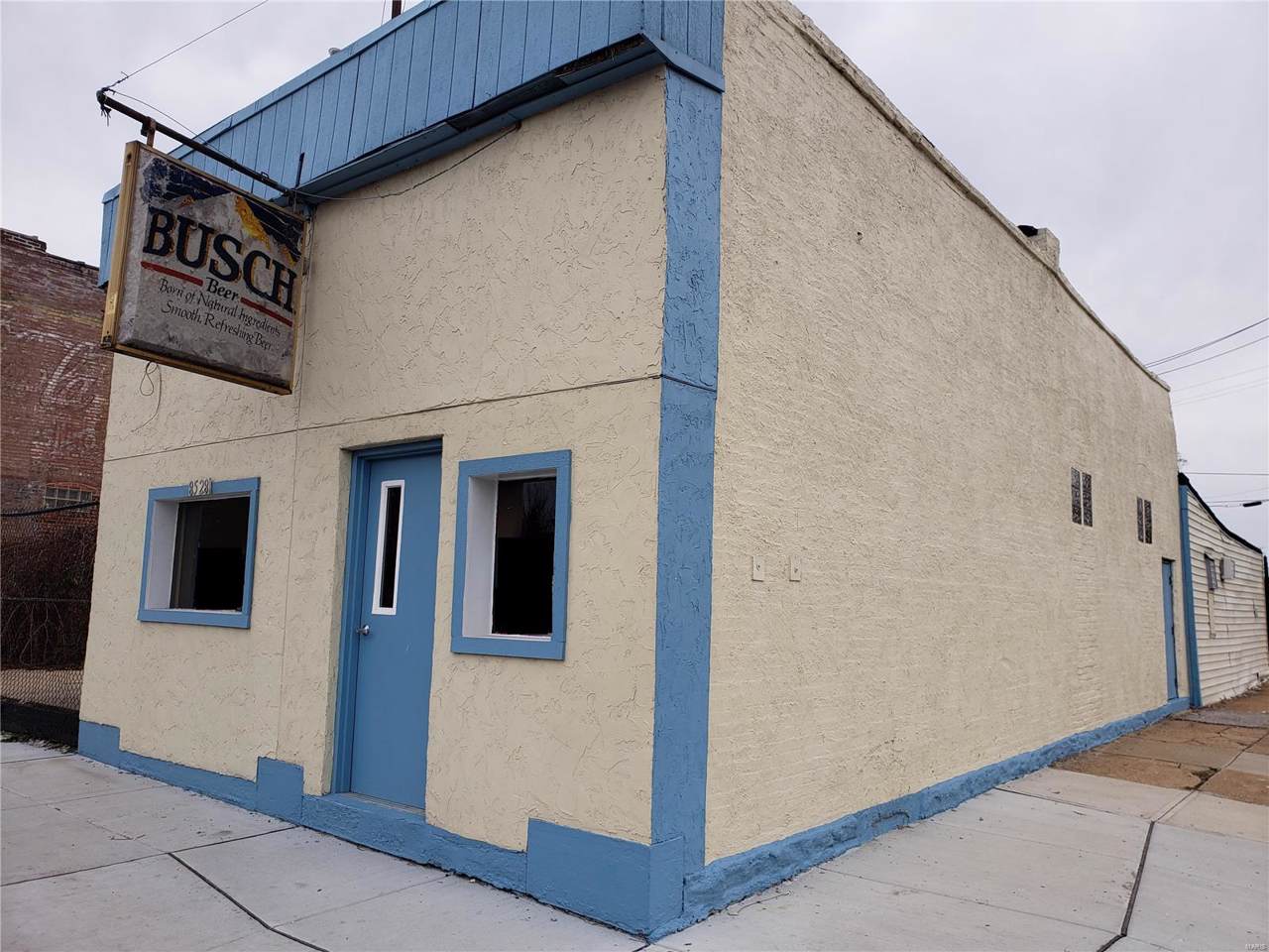8528 Broadway - Photo 1