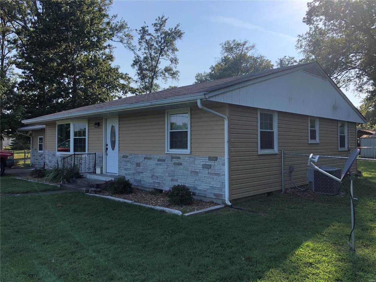 205 Edgewood - Photo 1