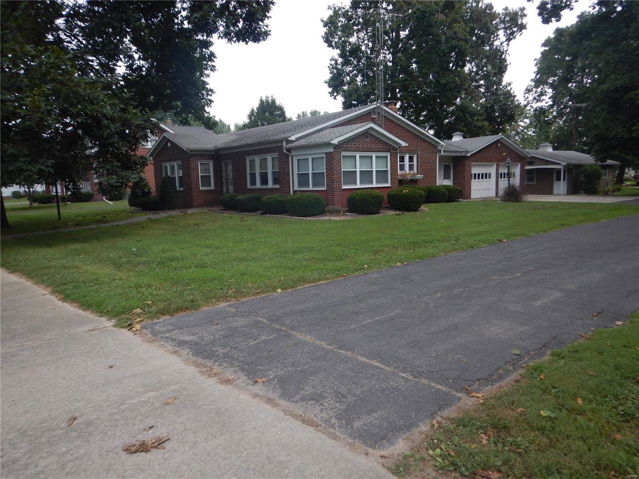 404 Front - Photo 1