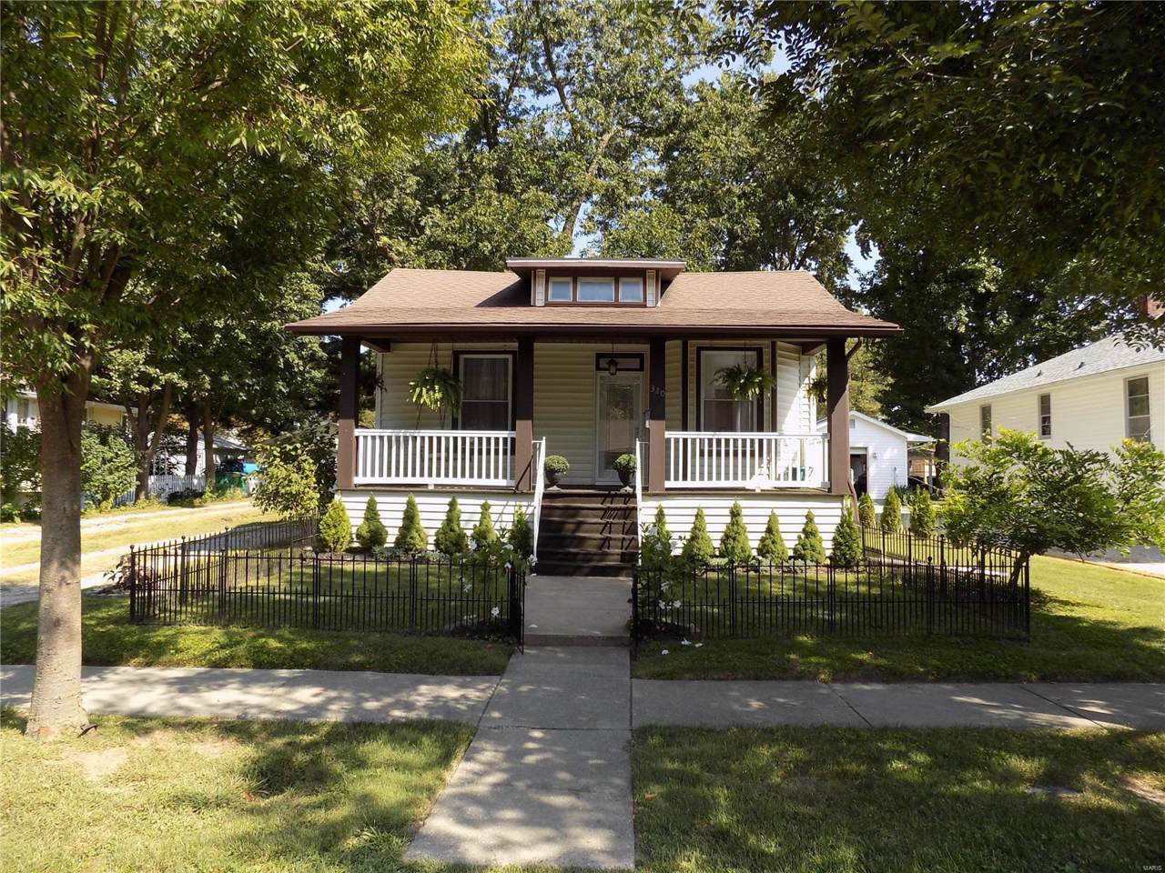 320 Oak Street - Photo 1