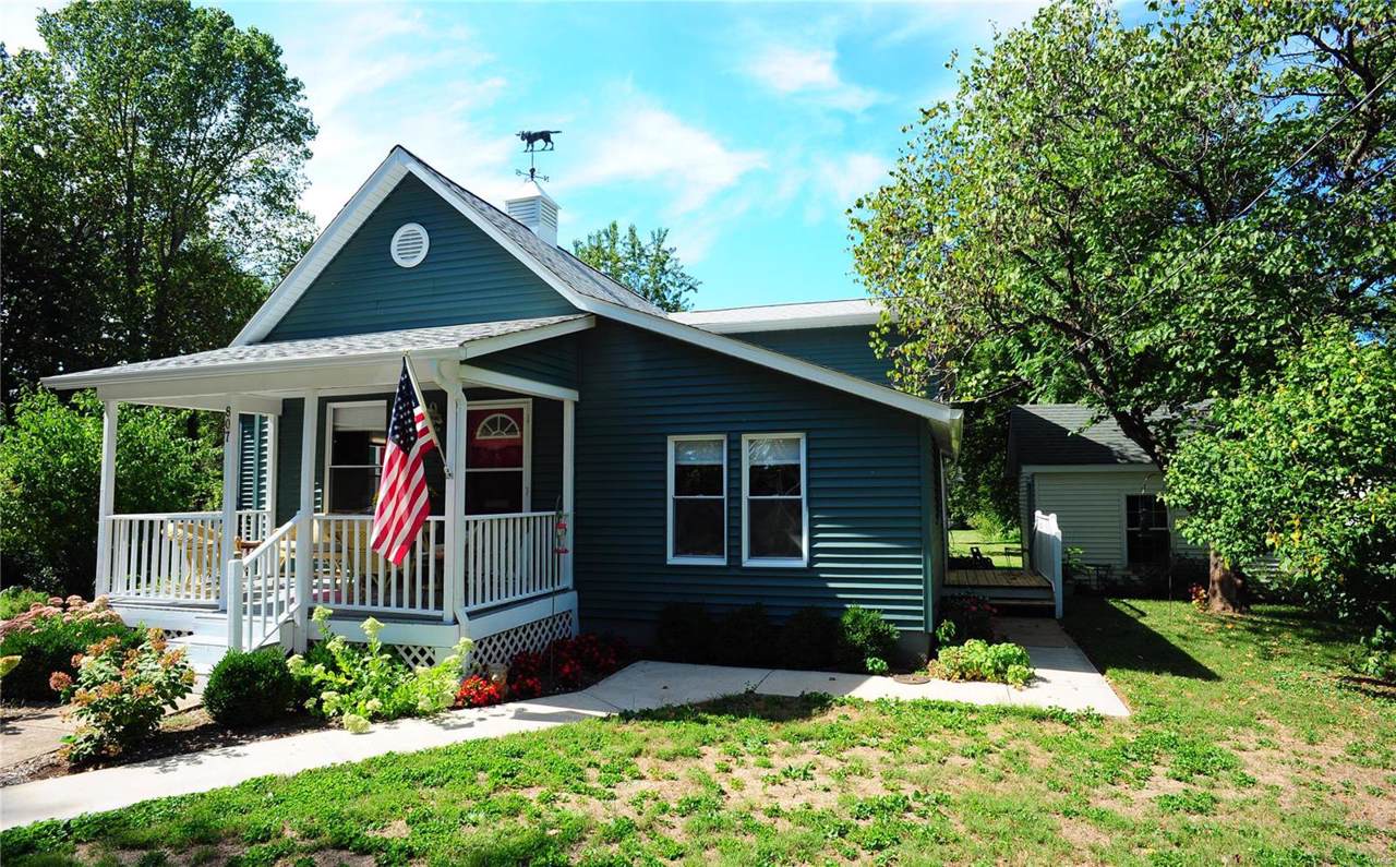 807 Dewey Avenue - Photo 1