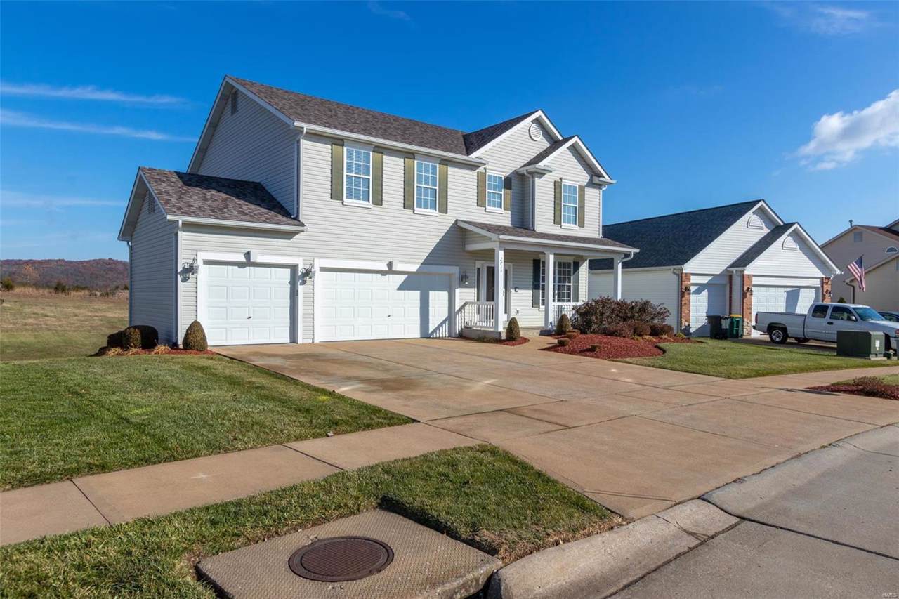 2713 Kings Crossing - Photo 1