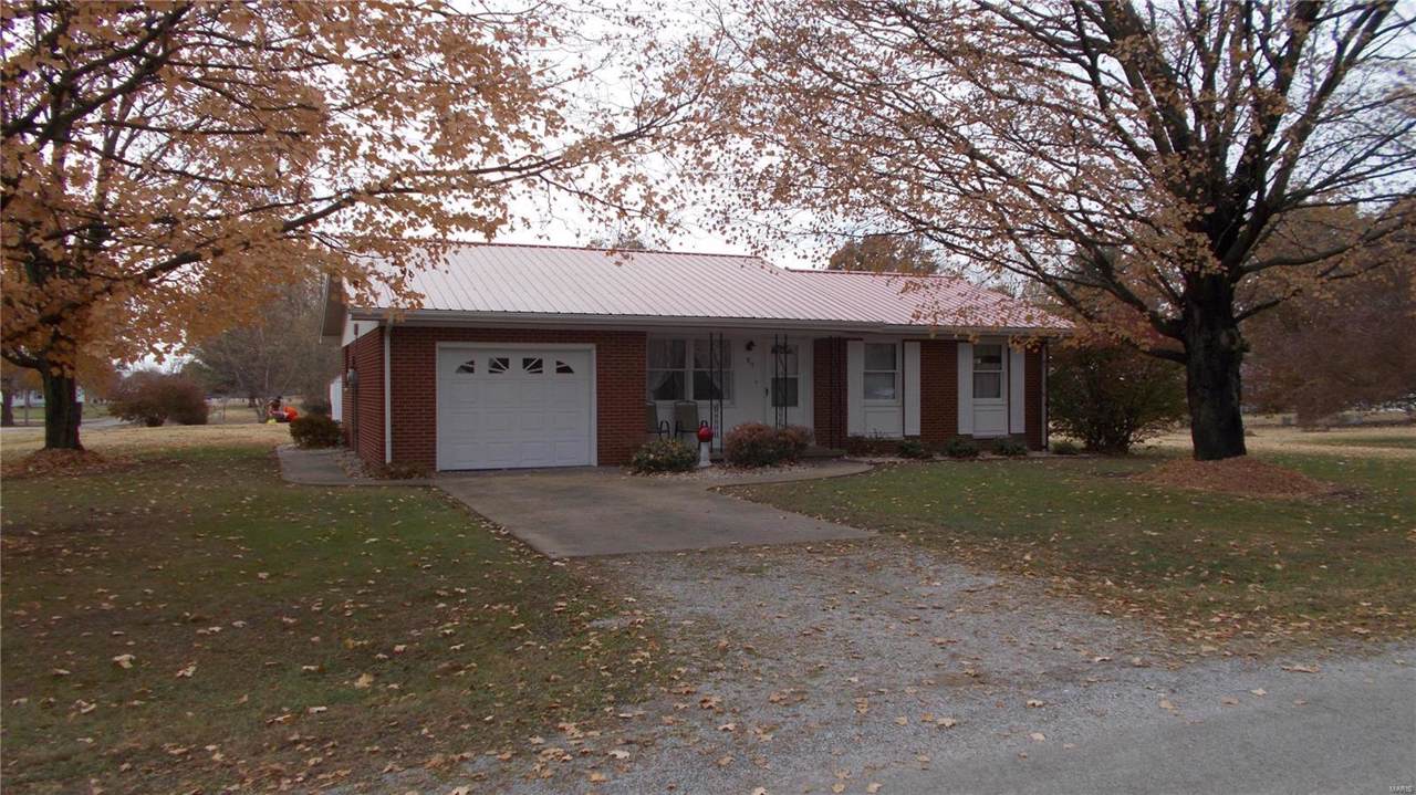 915 7th Street - Photo 1