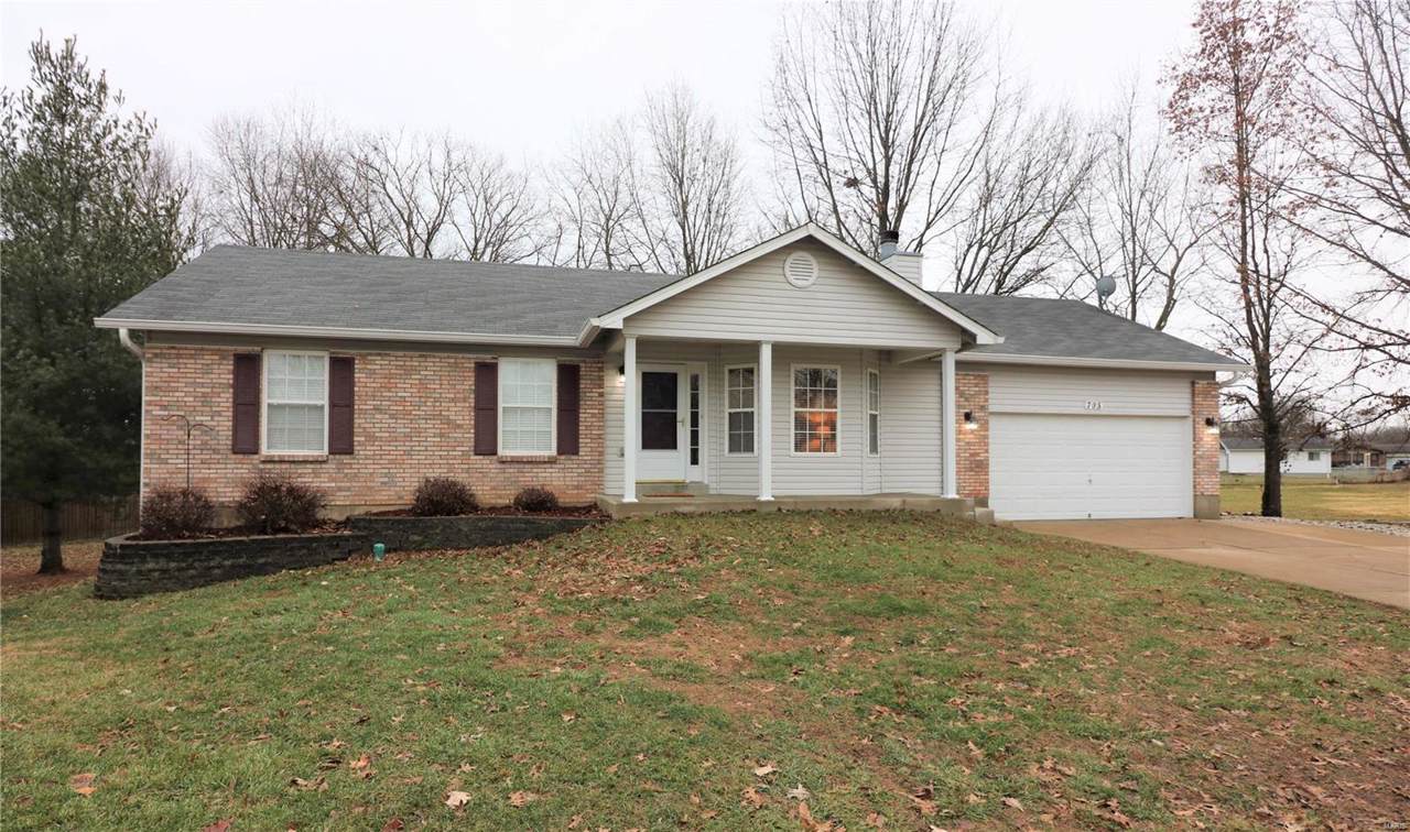 705 Pinewood Court - Photo 1