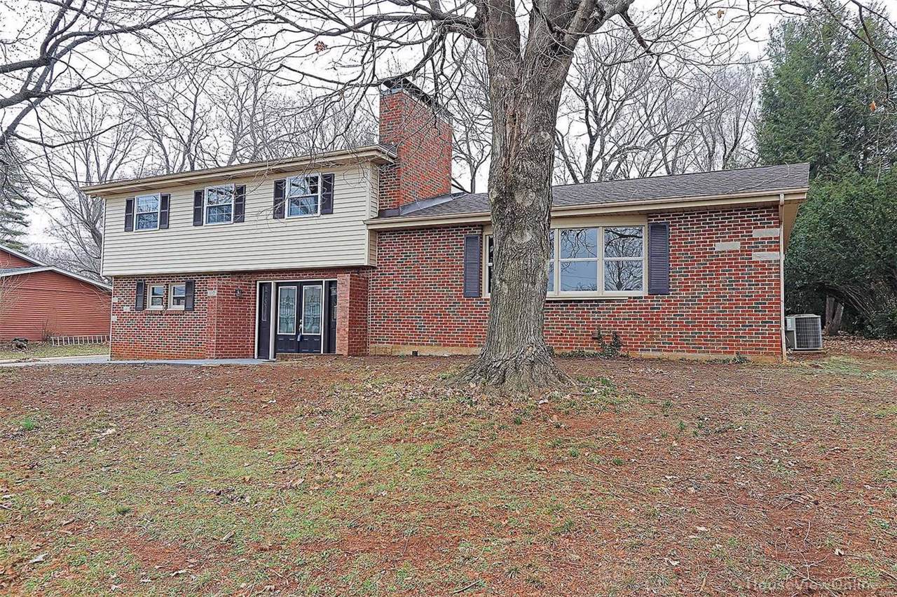 110 Kinley - Photo 1