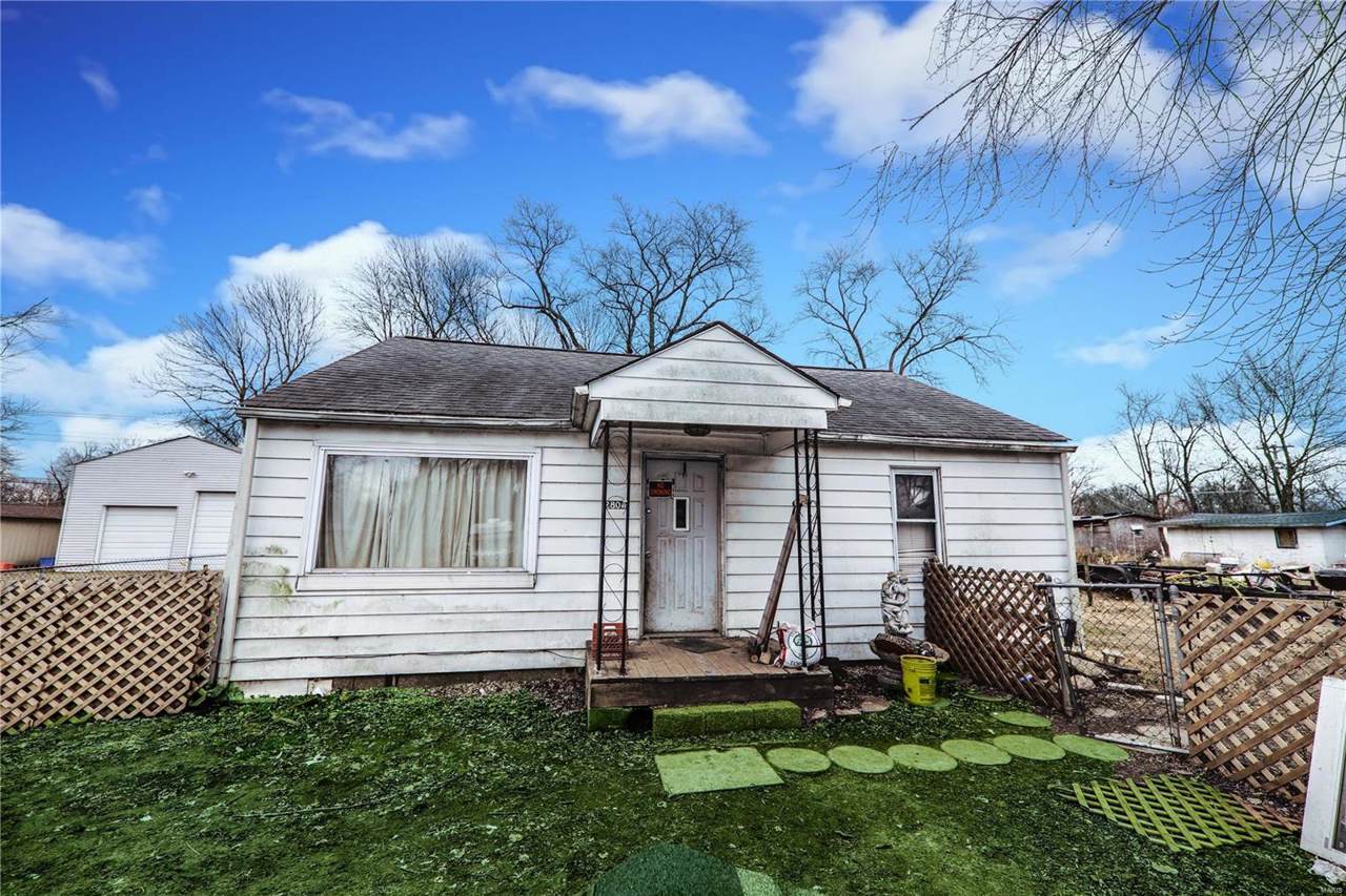 2804 Arlington Street - Photo 1