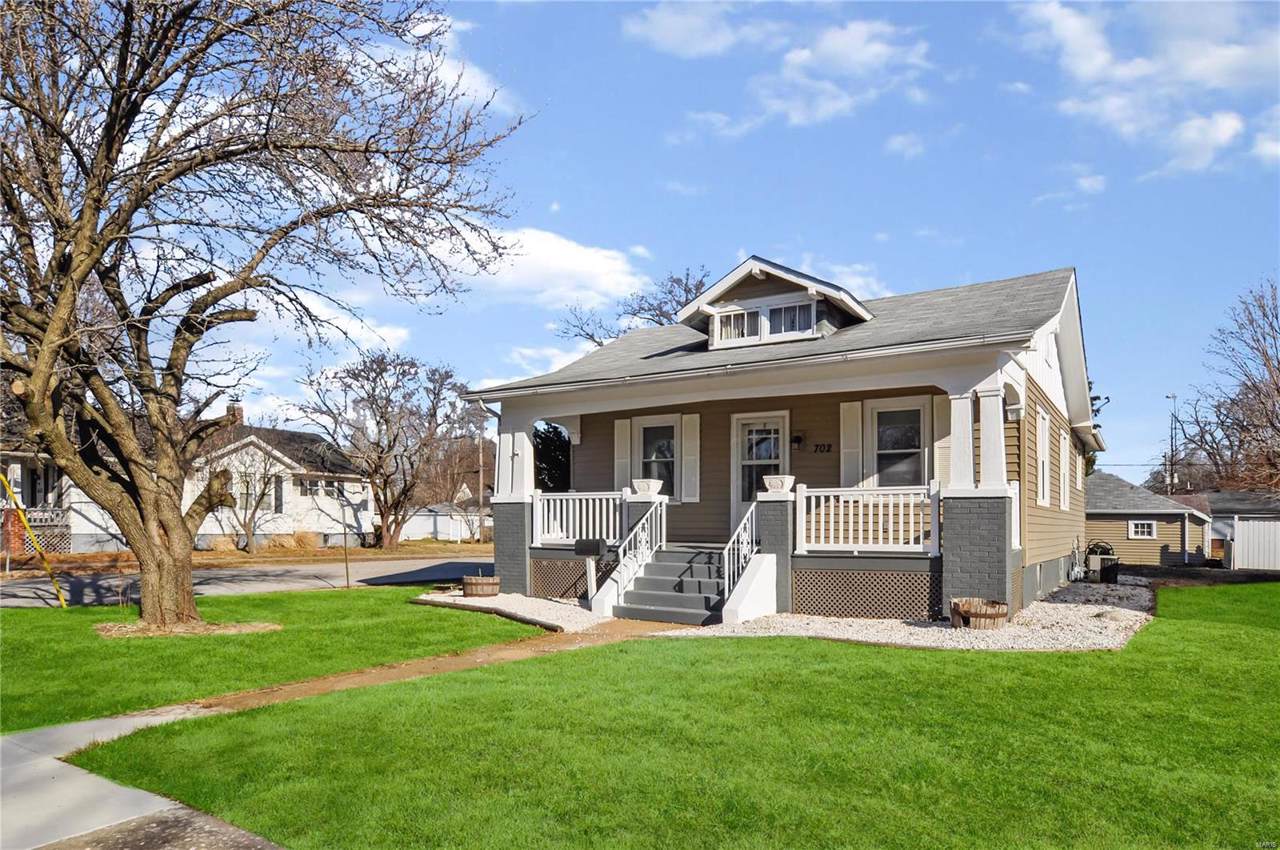 702 Vine Drive - Photo 1
