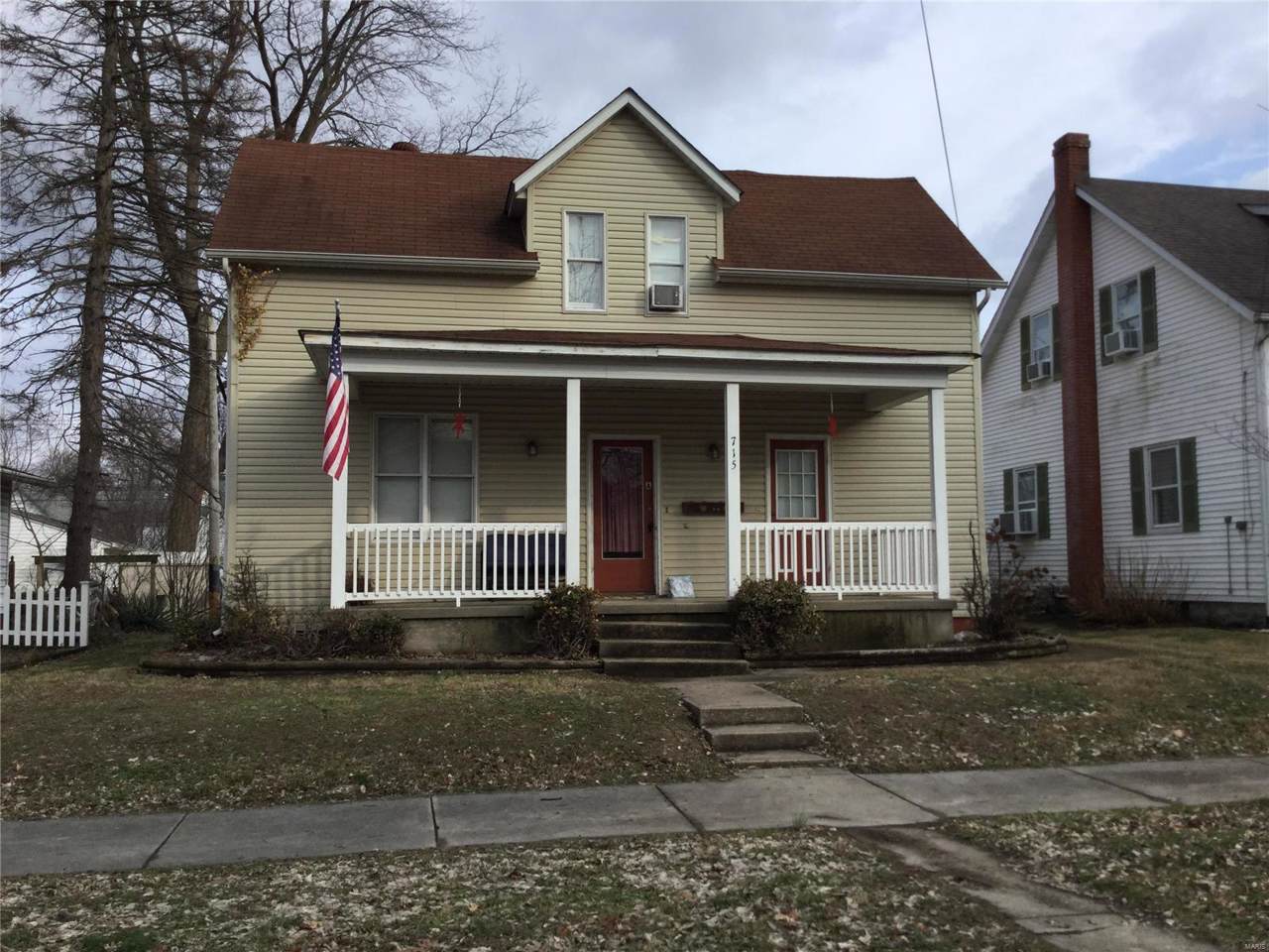 715 Pine Street - Photo 1