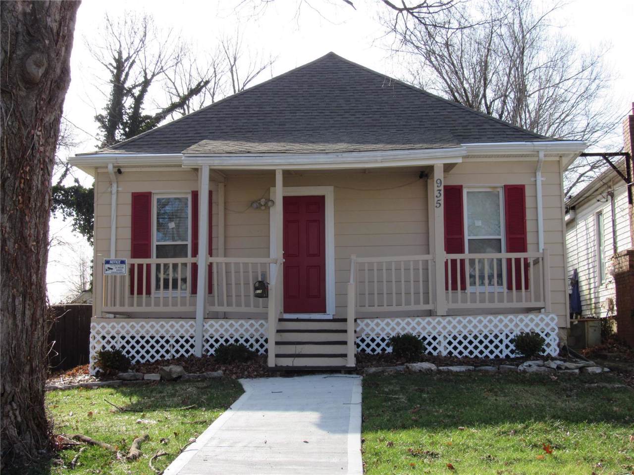935 College Avenue - Photo 1